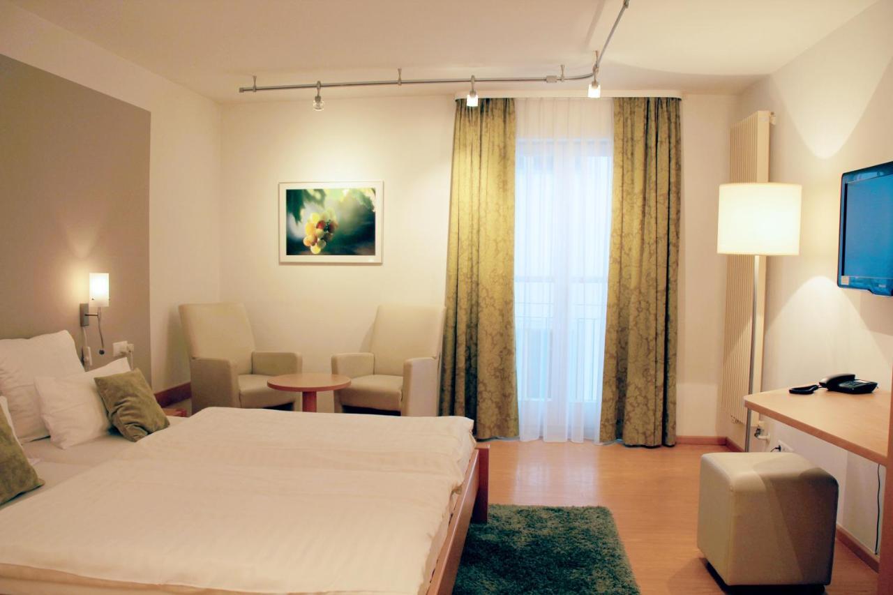 Hotel Tuchhaus Volkach Bagian luar foto